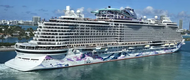 Norwegian Luna cruise ship