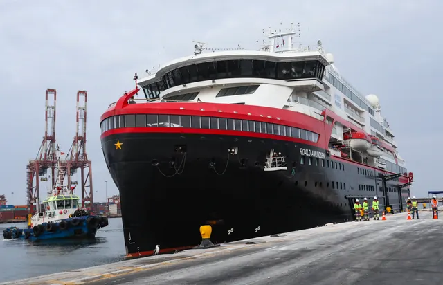 MS Roald Amundsen cruise ship