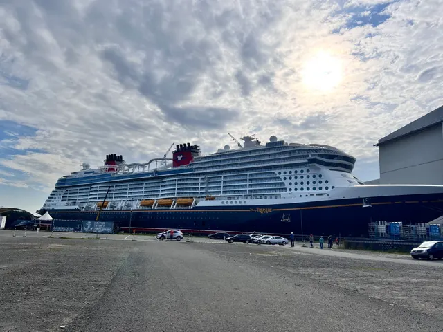 Disney Treasure cruise ship