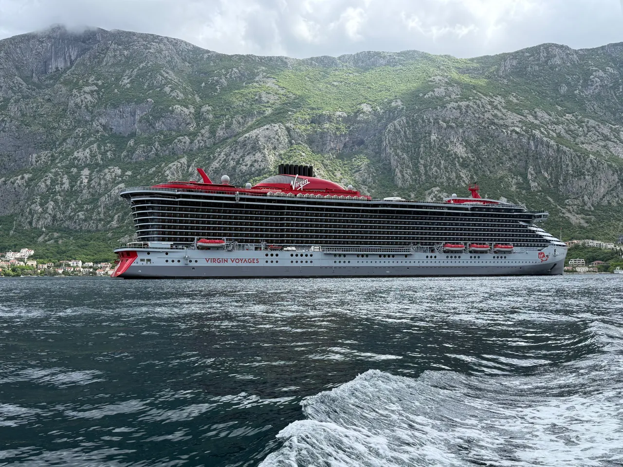 Resilient Lady cruise ship