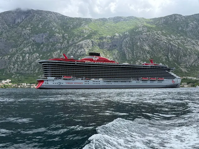 Resilient Lady cruise ship