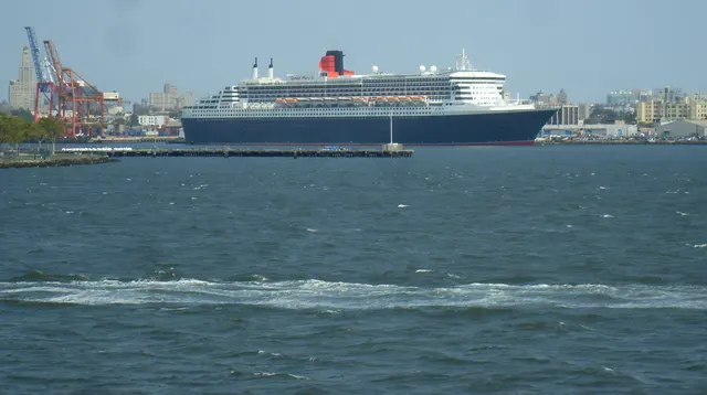 Queen Mary 2 cruise ship