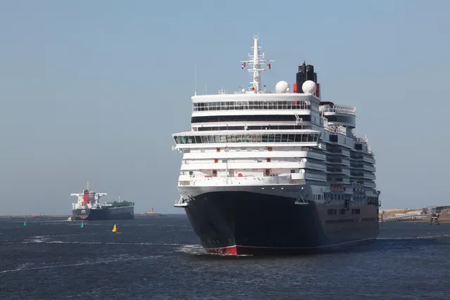 Queen Elizabeth cruise ship