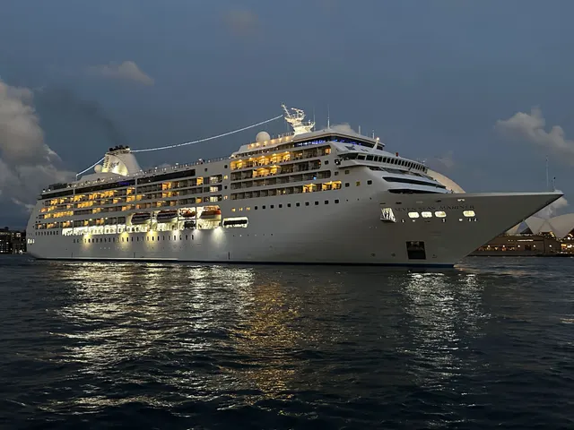 Seven Seas Mariner cruise ship