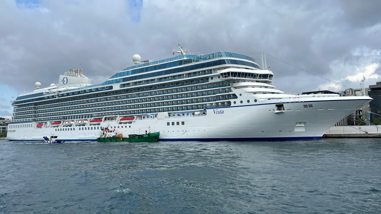 Vista cruise ship