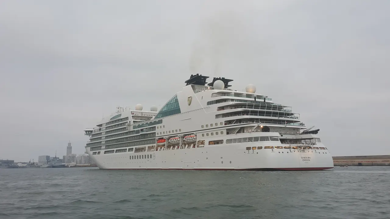 Seabourn Ovation cruise ship