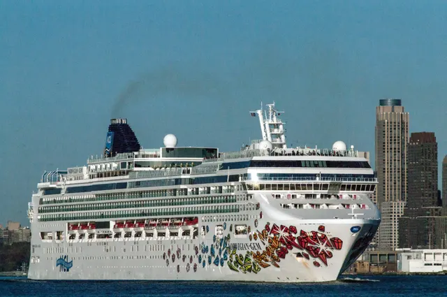 Norwegian Gem cruise ship