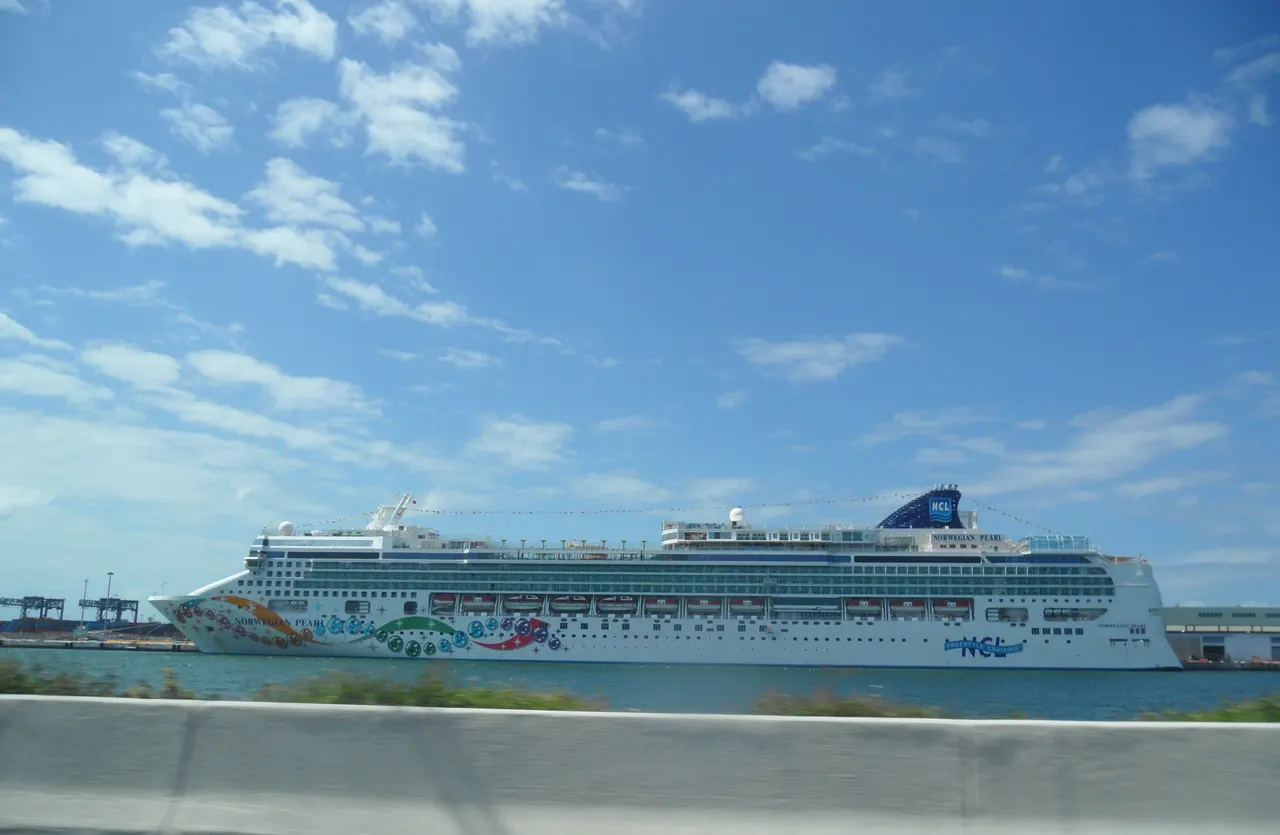 Norwegian Pearl cruise ship